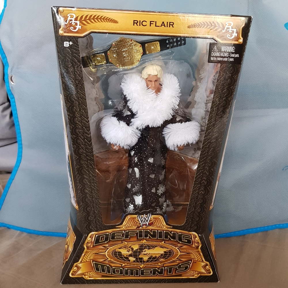 SOLD SOLD Ric Flair (Black Robe) - WWE Defining Moments Wrestling Action figure